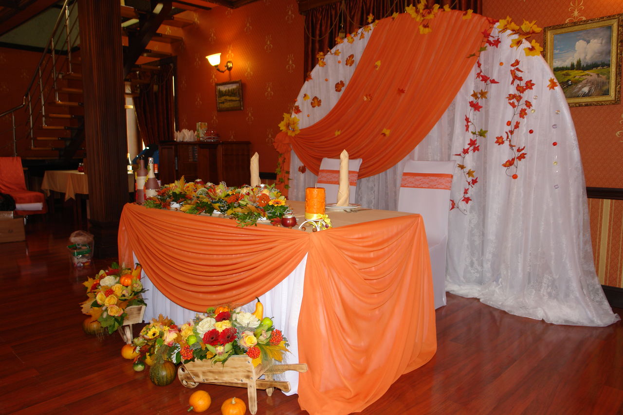 Оформление зала на свадьбу в осеннем стиле