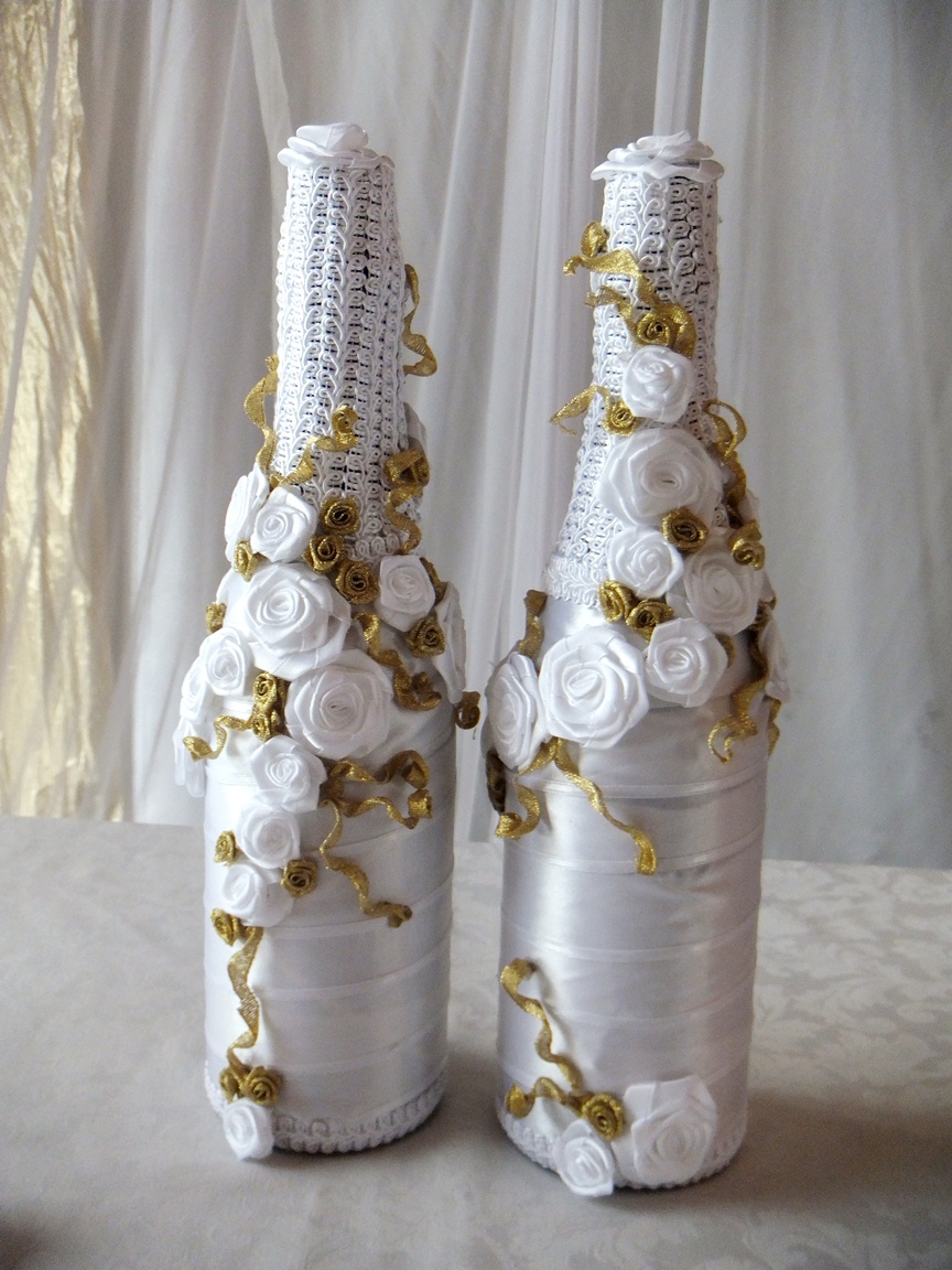 Варианты украшения свадебных бутылок своими руками